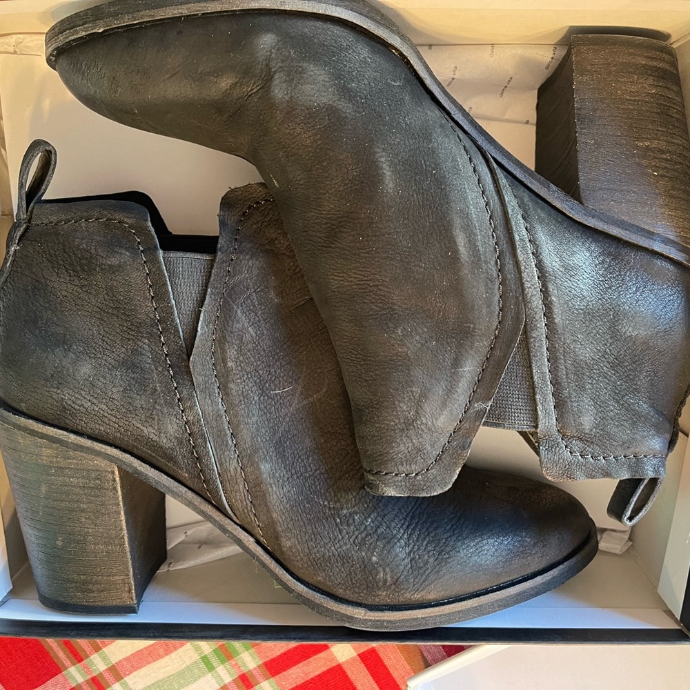 Women's Gray Leather Ankle Boots
